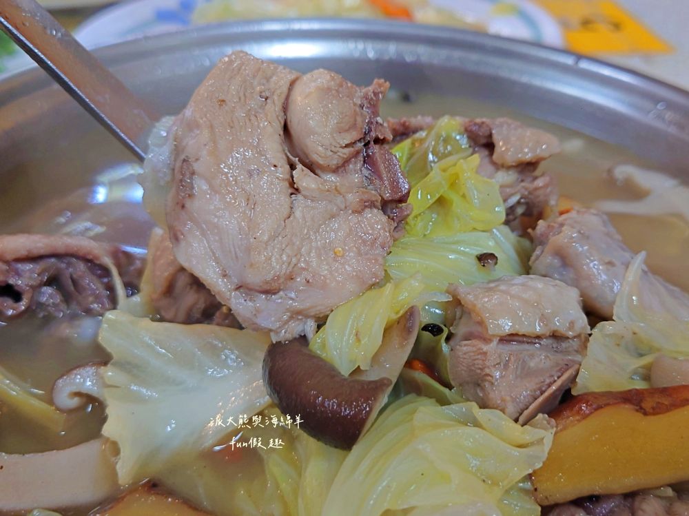 原鄉食堂｜隱藏南投清境農場旁的原住民風味餐廳，餐點平價美味又飽足！是走訪清境農場的用餐好選擇（必點刺蔥葉烘蛋&馬告土雞鍋＆銷魂烤肉拼盤）～吃了2次囉!