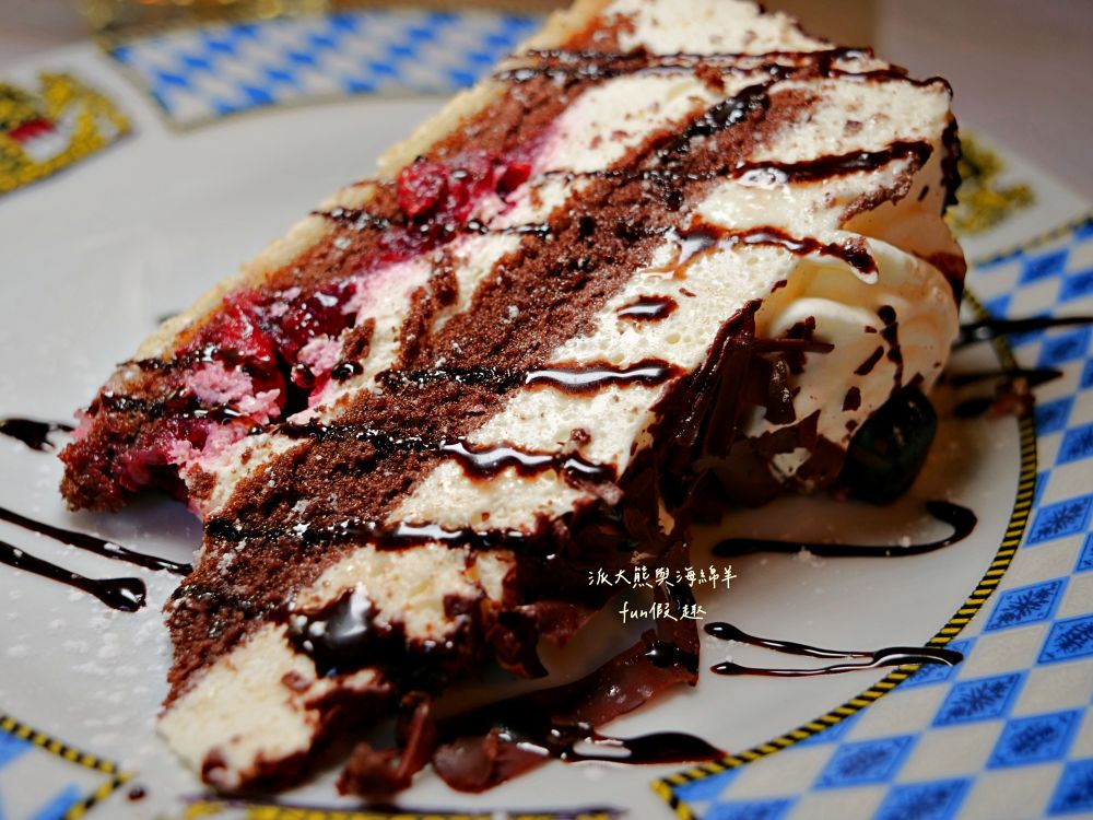 Löwenbräu Baden-Baden︱在絕美啤酒花園享用香嫩厚實烤豬排，品味傳統百年獅子啤酒與經典德國黑森林蛋糕︱春季德瑞13日夢幻跟團︱DAY3-4巴登巴登餐廳推薦～