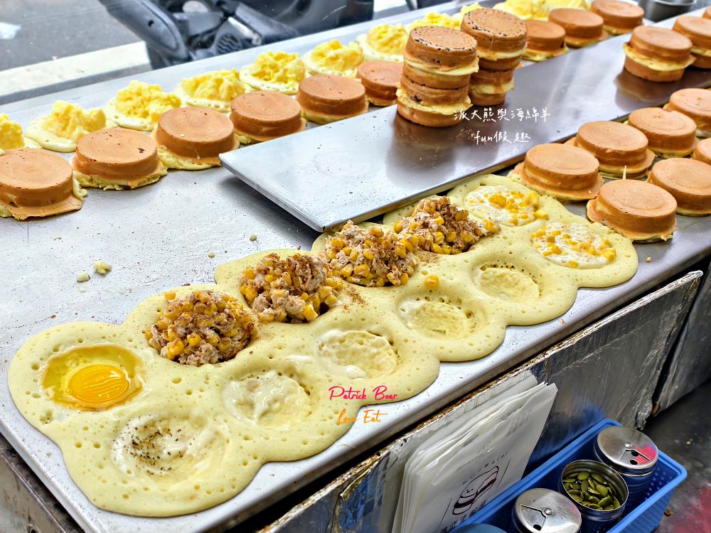 2025傳奇車輪燒【草屯總店】｜銅板價創意車輪燒，甜鹹兼備，外皮金黃酥脆、內餡爆滿流出來，紅豆綿密、芋頭濃香、珍奶Q彈、可可香醇，午後意外邂逅的幸福感！