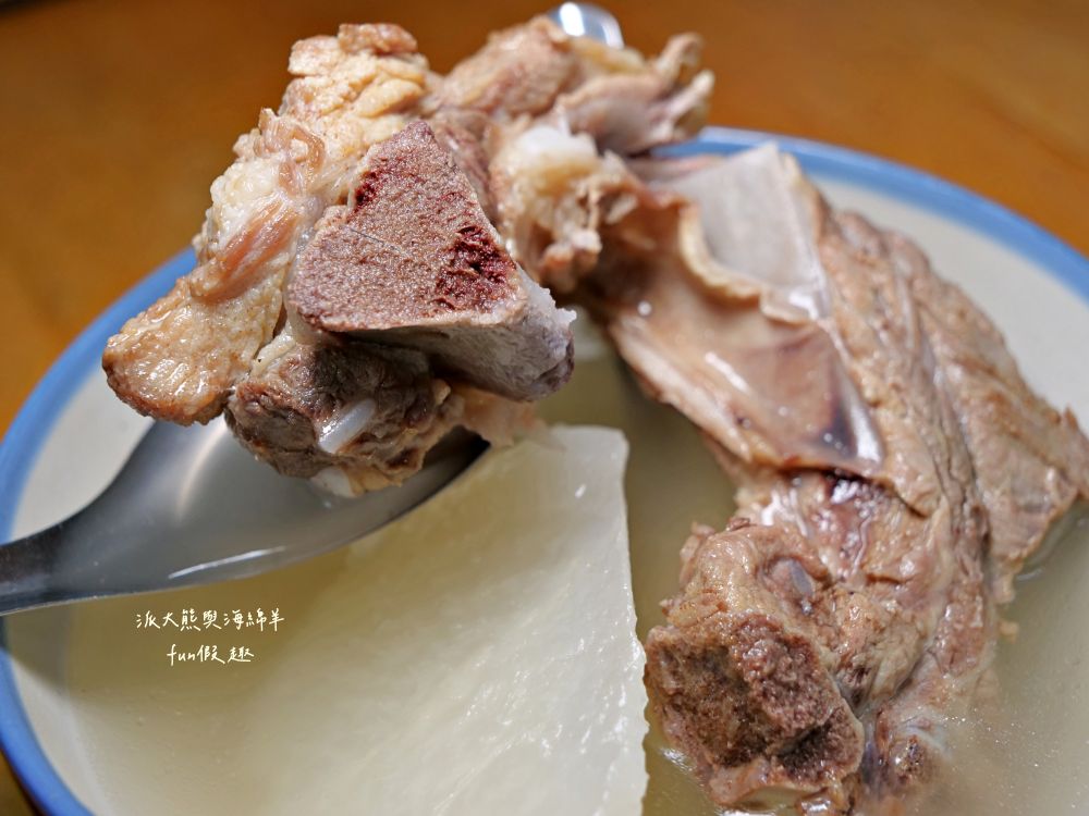 2025灶頂 原汁排骨湯高麗菜飯｜鄰近捷運大橋頭站，延三夜市必訪懷舊美食，招牌高麗菜飯＋原汁排骨湯，重溫臺北夜市老味道！（曾於2019～2023年期間，入選臺北米其林必比登推介）