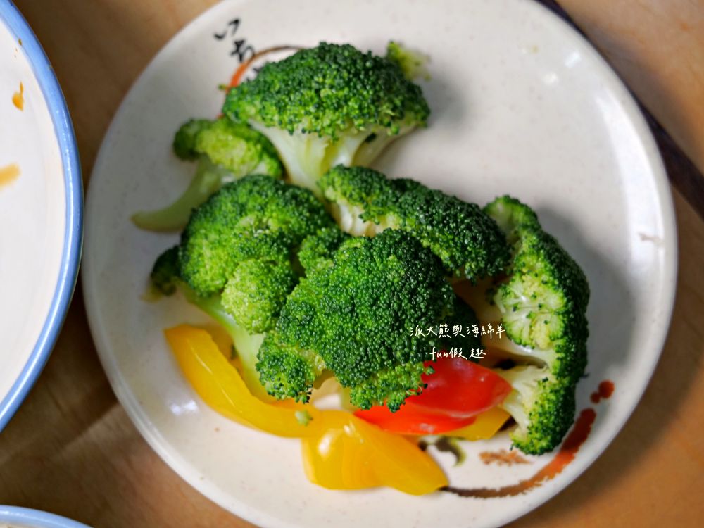 2025灶頂 原汁排骨湯高麗菜飯｜鄰近捷運大橋頭站，延三夜市必訪懷舊美食，招牌高麗菜飯＋原汁排骨湯，重溫臺北夜市老味道！（曾於2019～2023年期間，入選臺北米其林必比登推介）