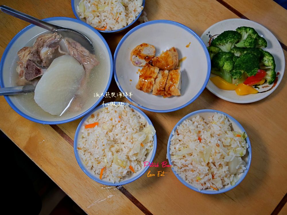 2025灶頂 原汁排骨湯高麗菜飯｜鄰近捷運大橋頭站，延三夜市必訪懷舊美食，招牌高麗菜飯＋原汁排骨湯，重溫臺北夜市老味道！（曾於2019～2023年期間，入選臺北米其林必比登推介）