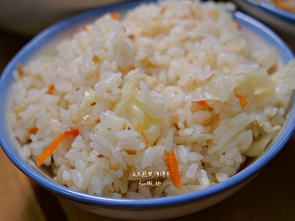 2025灶頂 原汁排骨湯高麗菜飯｜鄰近捷運大橋頭站，延三夜市必訪懷舊美食，招牌高麗菜飯＋原汁排骨湯，重溫臺北夜市老味道！（曾於2019～2023年期間，入選臺北米其林必比登推介）