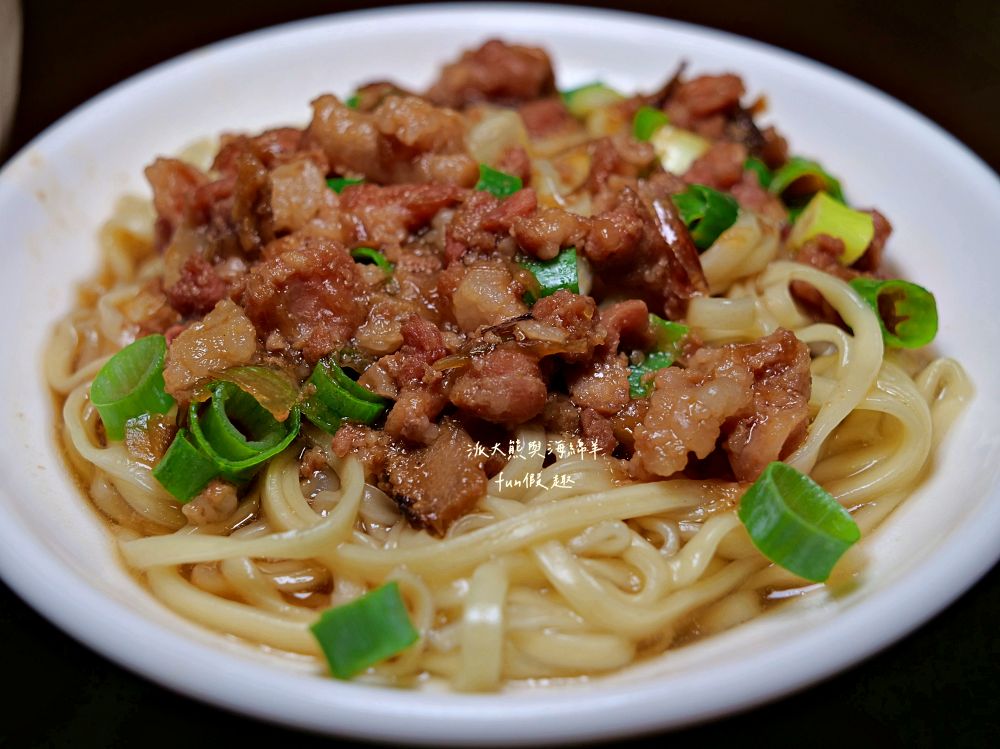 2025葉家古早味｜南投集賢路老字號麵館！除招牌南投意麵外，魯肉飯、油豆腐、隔間肉與冬粉肉湯同樣不容錯過，銅板價格很親民，難怪用餐時段經常人氣爆棚！