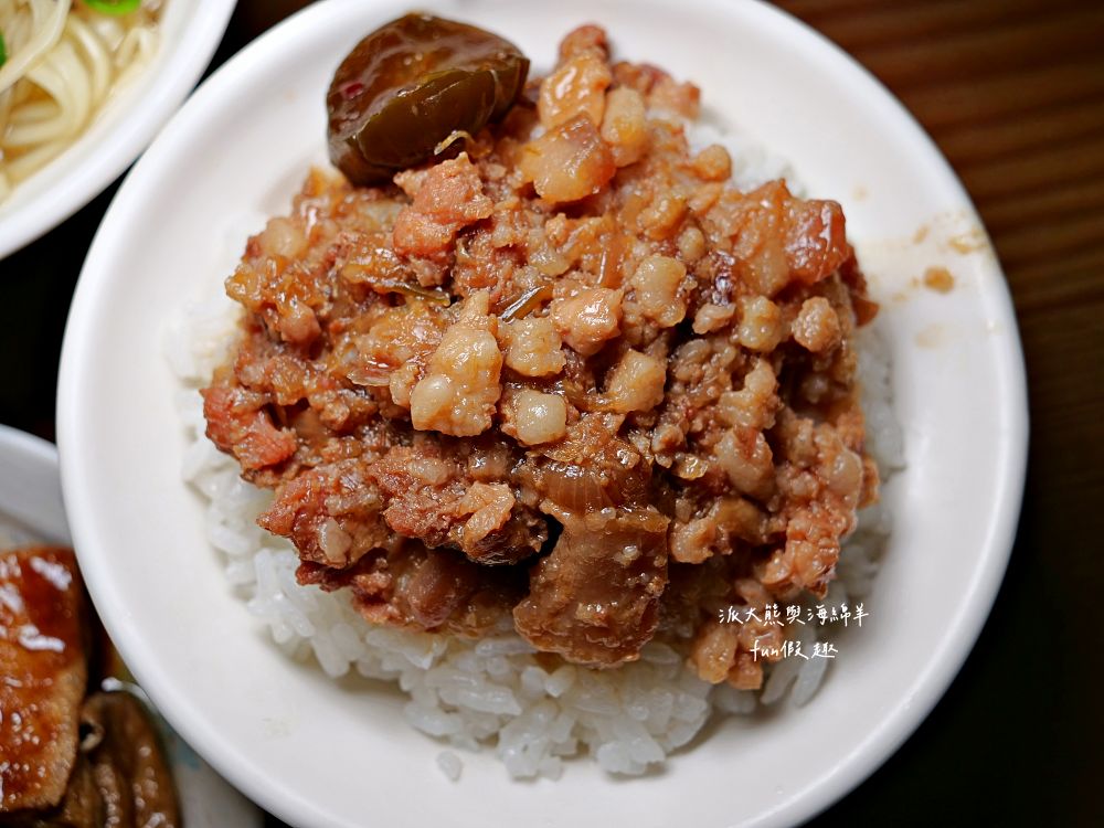 2025葉家古早味｜南投集賢路老字號麵館！除招牌南投意麵外，魯肉飯、油豆腐、隔間肉與冬粉肉湯同樣不容錯過，銅板價格很親民，難怪用餐時段經常人氣爆棚！