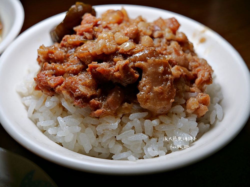 2025葉家古早味｜南投集賢路老字號麵館！除招牌南投意麵外，魯肉飯、油豆腐、隔間肉與冬粉肉湯同樣不容錯過，銅板價格很親民，難怪用餐時段經常人氣爆棚！