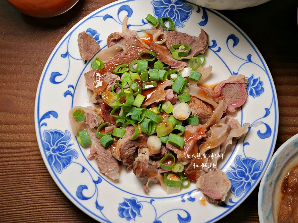 2025葉家古早味｜南投集賢路老字號麵館！除招牌南投意麵外，魯肉飯、油豆腐、隔間肉與冬粉肉湯同樣不容錯過，銅板價格很親民，難怪用餐時段經常人氣爆棚！