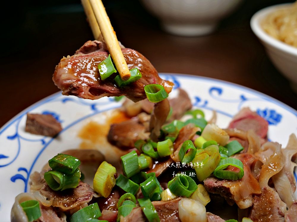 2025葉家古早味｜南投集賢路老字號麵館！除招牌南投意麵外，魯肉飯、油豆腐、隔間肉與冬粉肉湯同樣不容錯過，銅板價格很親民，難怪用餐時段經常人氣爆棚！