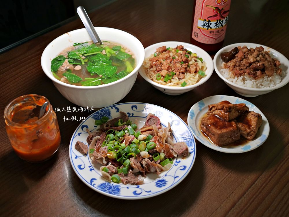 2025葉家古早味｜南投集賢路老字號麵館！除招牌南投意麵外，魯肉飯、油豆腐、隔間肉與冬粉肉湯同樣不容錯過，銅板價格很親民，難怪用餐時段經常人氣爆棚！