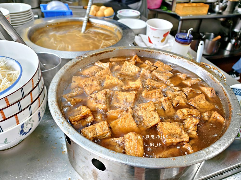 2025葉家古早味｜南投集賢路老字號麵館！除招牌南投意麵外，魯肉飯、油豆腐、隔間肉與冬粉肉湯同樣不容錯過，銅板價格很親民，難怪用餐時段經常人氣爆棚！