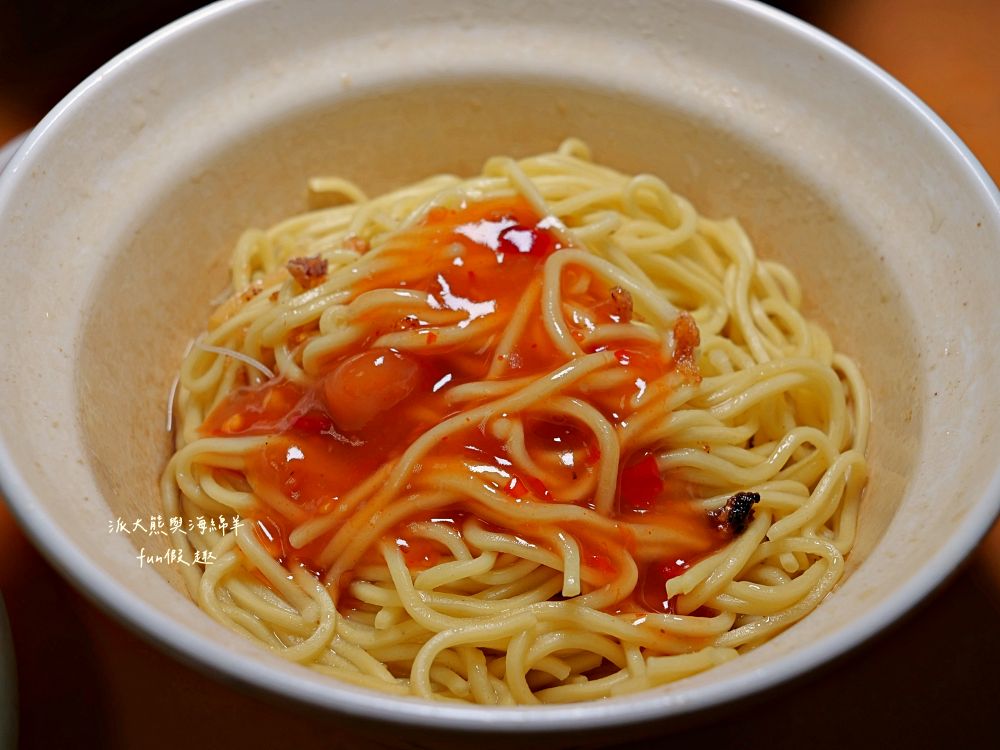 賣麵炎仔｜大稻埕高CP值排隊美食，超過80年老字號，米其林必比登推介6連霸！低調老店生意卻是超火熱！