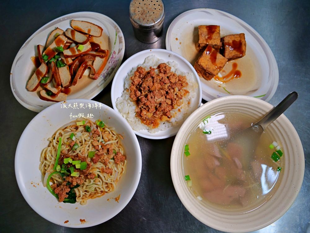 順藝意麵｜南投市中心圓環旁親民小店，招牌南投意麵只要30元銅板價，超高CP值大大滿足，簡單美味征服味蕾，在地人早午餐好去處！