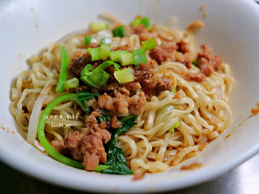 順藝意麵｜南投市中心圓環旁親民小店，招牌南投意麵只要30元銅板價，超高CP值大大滿足，簡單美味征服味蕾，在地人早午餐好去處！