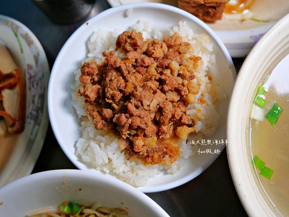 順藝意麵｜南投市中心圓環旁親民小店，招牌南投意麵只要30元銅板價，超高CP值大大滿足，簡單美味征服味蕾，在地人早午餐好去處！