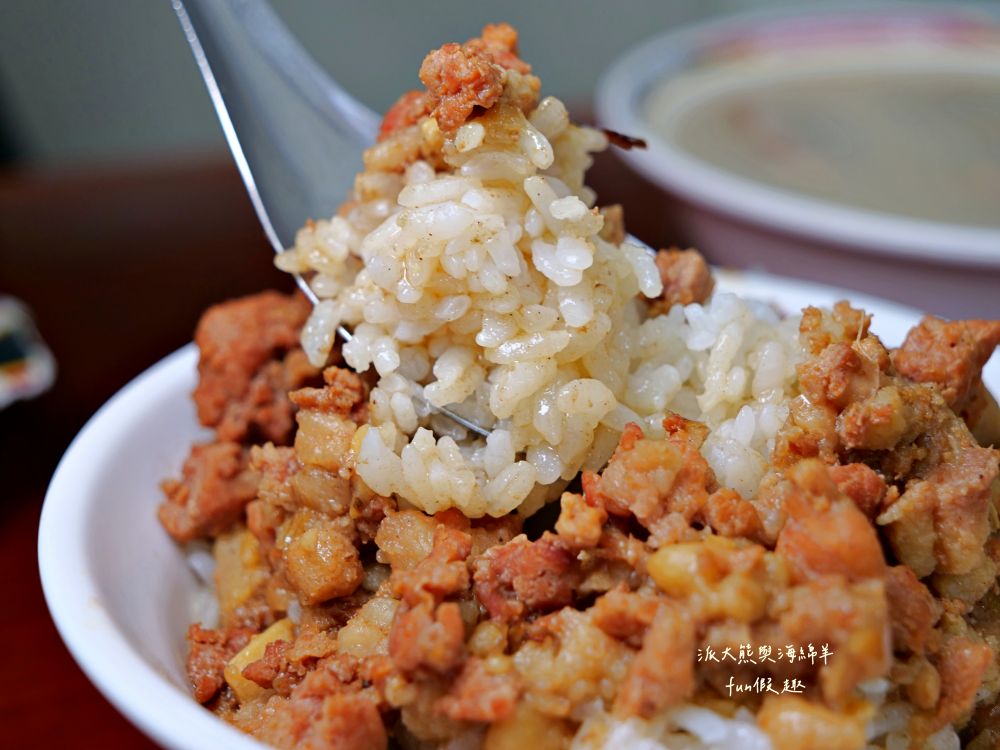 2025龍緣魯肉飯｜鄰近建成圓環與中山捷運站、生意超好的大稻埕古早味！承襲原龍鳳號70年經典手藝，必點魯肉飯、四神湯、香菇肉羹、五香肉捲～（菜單）