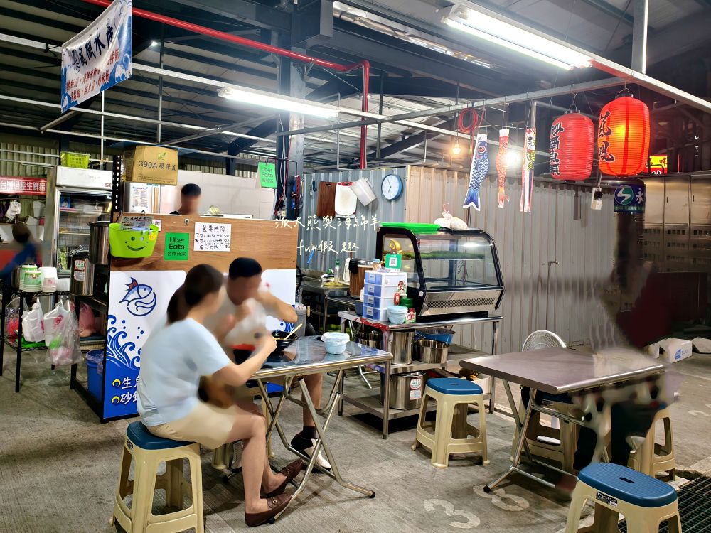 2025嵐楓水產｜藏身草屯新大觀市場的隱藏美食！平價海鮮鍋物、湯飯，還有超濃郁砂鍋鮭魚頭，市場攤位卻有超水準海鮮料理！滿滿料超暖胃～114