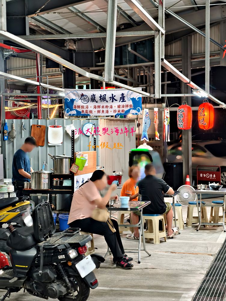 2025嵐楓水產｜藏身草屯新大觀市場的隱藏美食！平價海鮮鍋物、湯飯，還有超濃郁砂鍋鮭魚頭，市場攤位卻有超水準海鮮料理！滿滿料超暖胃～114