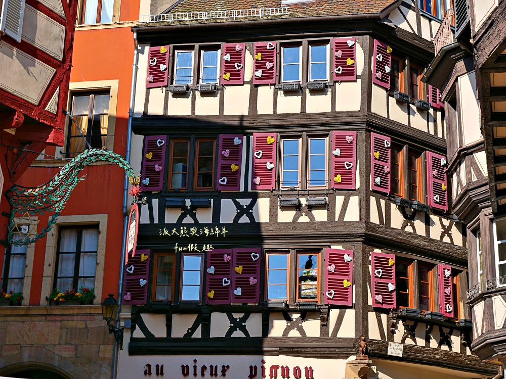 科爾馬景點篇︱朝聖霍爾的移動城堡藍圖（Pfister House）、聖瑪爾定教堂（Collégiale Saint-Martin de Colmar）與人頭屋（Maison des Têtes）︱春季德瑞13日夢幻跟團︱DAY4-2～Colmar PART2