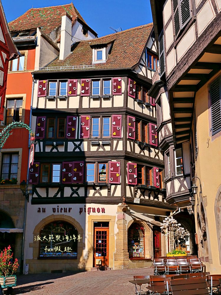 科爾馬景點篇︱朝聖霍爾的移動城堡藍圖（Pfister House）、聖瑪爾定教堂（Collégiale Saint-Martin de Colmar）與人頭屋（Maison des Têtes）︱春季德瑞13日夢幻跟團︱DAY4-2～Colmar PART2
