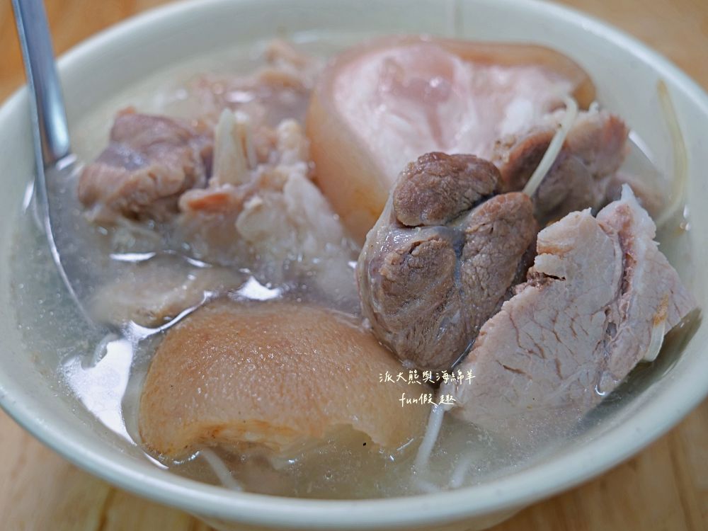 2025許仔豬腳麵線|豬腳控看過來!大稻埕慈聖宮必吃美食,濃香白湯、滿滿膠質、大份量腿肉,還可室內用餐吹冷氣超舒適!招好運~ - 第11張圖 2025許仔豬腳麵線|豬腳控看過來!大稻埕慈聖宮必吃美食,濃香白湯、滿滿膠質、大份量腿肉,還可室內用餐吹冷氣超舒適!招好運~