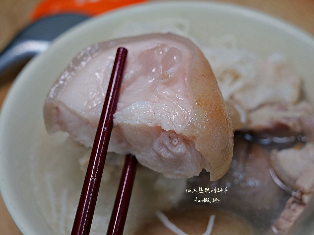 2025許仔豬腳麵線|豬腳控看過來!大稻埕慈聖宮必吃美食,濃香白湯、滿滿膠質、大份量腿肉,還可室內用餐吹冷氣超舒適!招好運~ - 第14張圖 2025許仔豬腳麵線|豬腳控看過來!大稻埕慈聖宮必吃美食,濃香白湯、滿滿膠質、大份量腿肉,還可室內用餐吹冷氣超舒適!招好運~