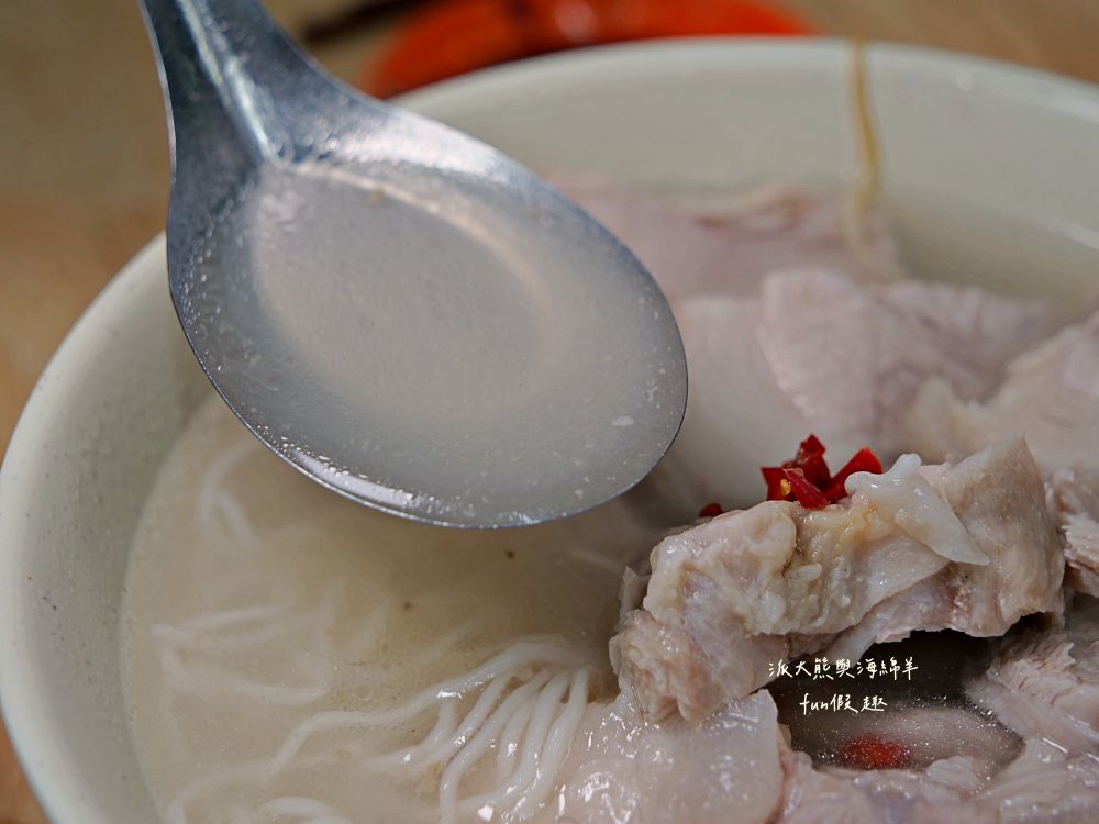 2025許仔豬腳麵線|豬腳控看過來!大稻埕慈聖宮必吃美食,濃香白湯、滿滿膠質、大份量腿肉,還可室內用餐吹冷氣超舒適!招好運~ - 第16張圖 2025許仔豬腳麵線|豬腳控看過來!大稻埕慈聖宮必吃美食,濃香白湯、滿滿膠質、大份量腿肉,還可室內用餐吹冷氣超舒適!招好運~