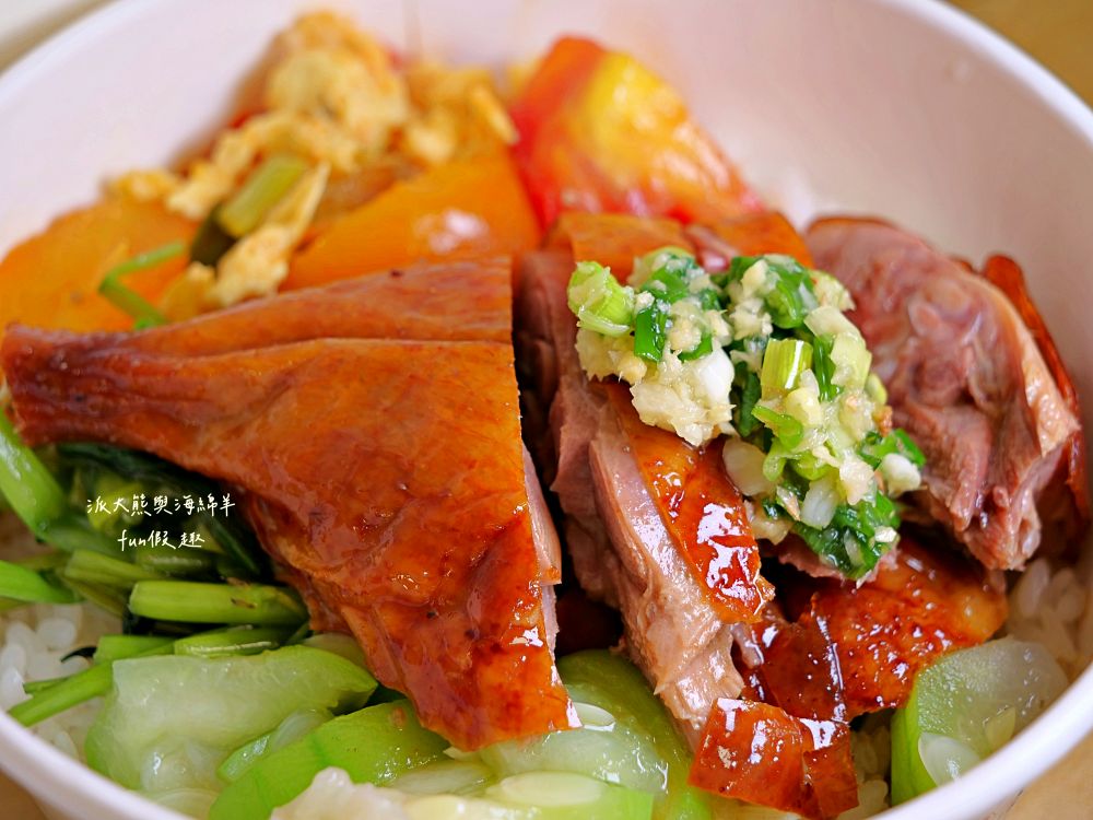 2025鴻軒廣式燒臘｜每日限量櫻桃鴨腿飯，皮酥肉嫩超銷魂，四寶飯滿滿叉燒、燒鴨、油雞與燒肉，視覺澎湃口感爆汁，還原正宗廣味，立馬列進口袋名單～草屯新開幕！