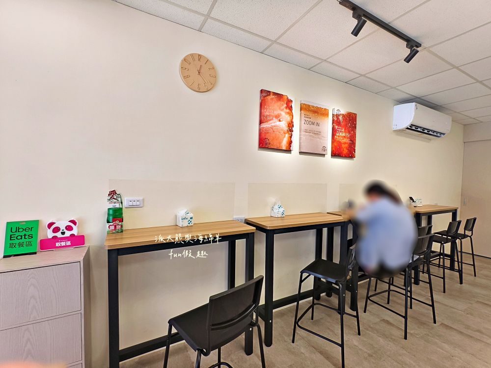 2025鴻軒廣式燒臘｜每日限量櫻桃鴨腿飯，皮酥肉嫩超銷魂，四寶飯滿滿叉燒、燒鴨、油雞與燒肉，視覺澎湃口感爆汁，還原正宗廣味，立馬列進口袋名單～草屯新開幕！