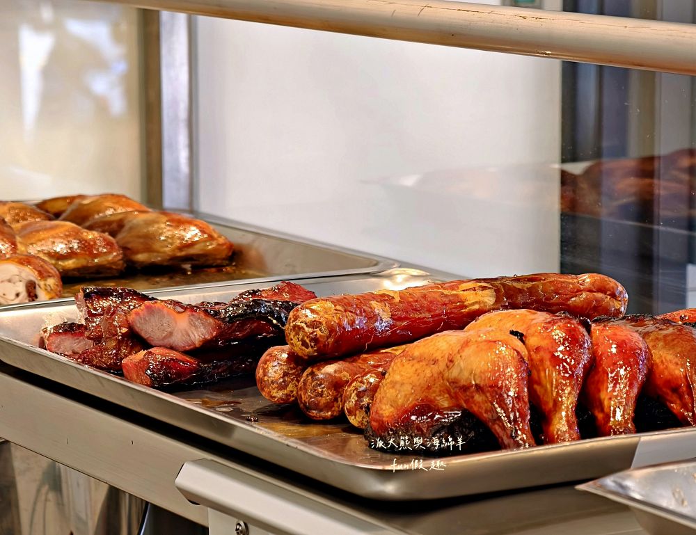 2025鴻軒廣式燒臘｜每日限量櫻桃鴨腿飯，皮酥肉嫩超銷魂，四寶飯滿滿叉燒、燒鴨、油雞與燒肉，視覺澎湃口感爆汁，還原正宗廣味，立馬列進口袋名單～草屯新開幕！