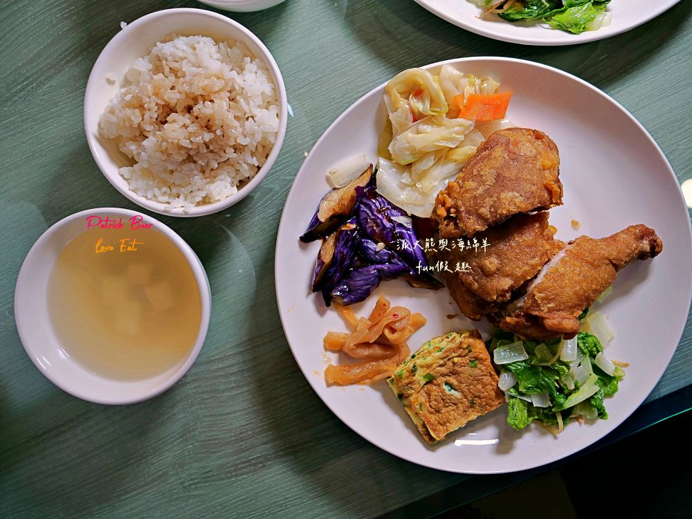 2025凱哥早午餐｜便當店也能像早午餐店這麼有質感？份量十足、用心烹調，紅燒肉、八兩雞排、酥炸大雞腿、紅燒虱目魚肚，讓上班族天天都想報到的好店～114.5.16開幕