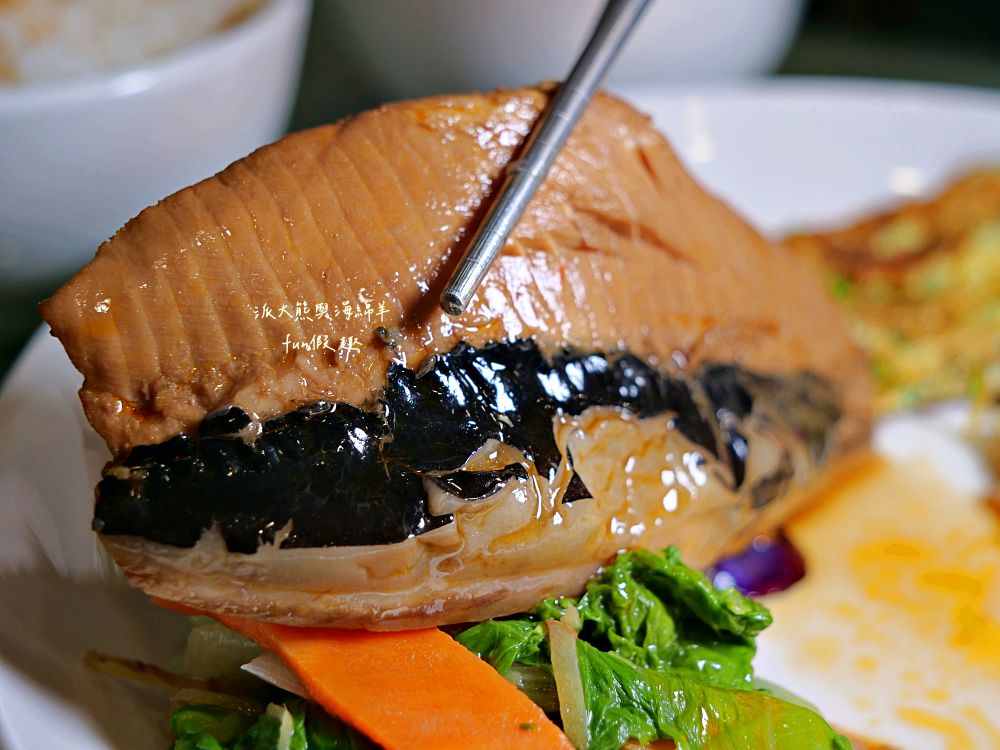 2025凱哥早午餐｜便當店也能像早午餐店這麼有質感？份量十足、用心烹調，紅燒肉、八兩雞排、酥炸大雞腿、紅燒虱目魚肚，讓上班族天天都想報到的好店～114.5.16開幕