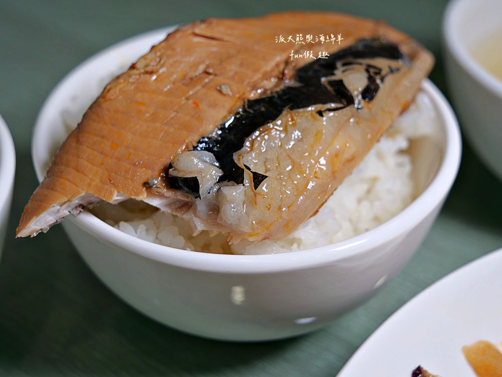 2025凱哥早午餐｜便當店也能像早午餐店這麼有質感？份量十足、用心烹調，紅燒肉、八兩雞排、酥炸大雞腿、紅燒虱目魚肚，讓上班族天天都想報到的好店～114.5.16開幕