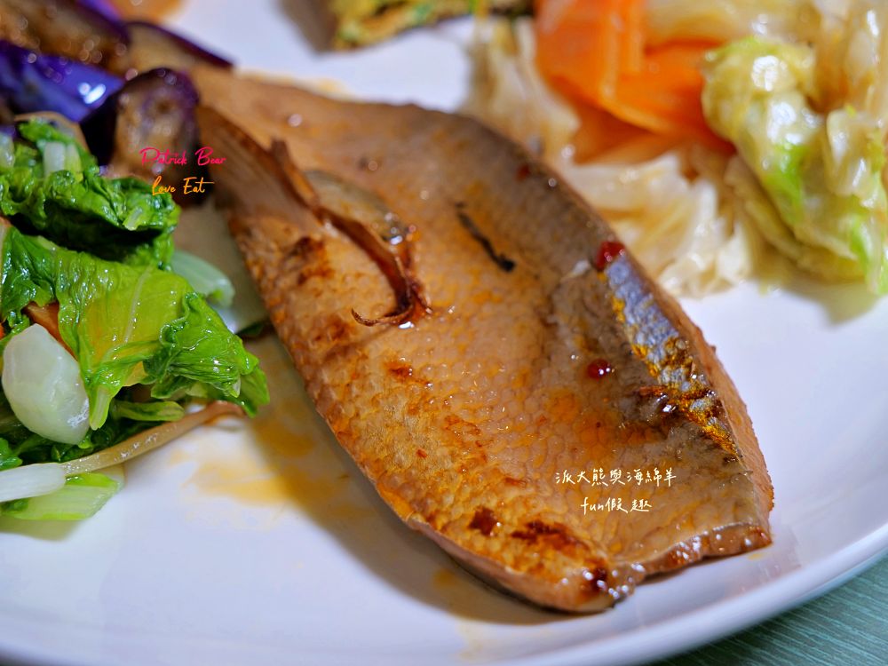 2025凱哥早午餐｜便當店也能像早午餐店這麼有質感？份量十足、用心烹調，紅燒肉、八兩雞排、酥炸大雞腿、紅燒虱目魚肚，讓上班族天天都想報到的好店～114.5.16開幕