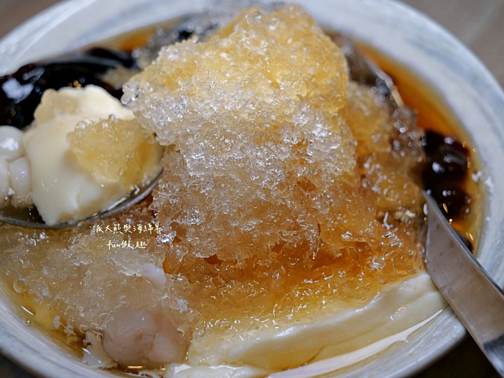 2025大稻埕珍圓滿冰店｜藏身慈聖宮老街的古早味甜品店，平價大份量，配料還能自由選，推薦招牌綜合豆花&紅豆牛奶冰，清涼口感瞬間擊退炎夏暑氣！