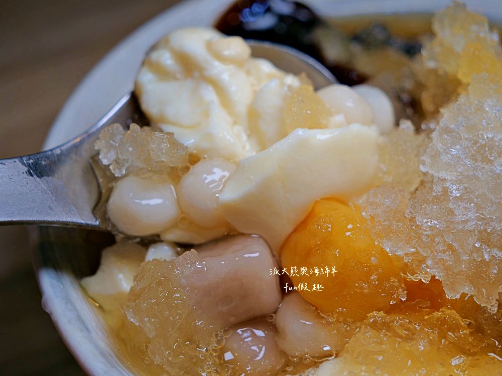 2025大稻埕珍圓滿冰店｜藏身慈聖宮老街的古早味甜品店，平價大份量，配料還能自由選，推薦招牌綜合豆花&紅豆牛奶冰，清涼口感瞬間擊退炎夏暑氣！