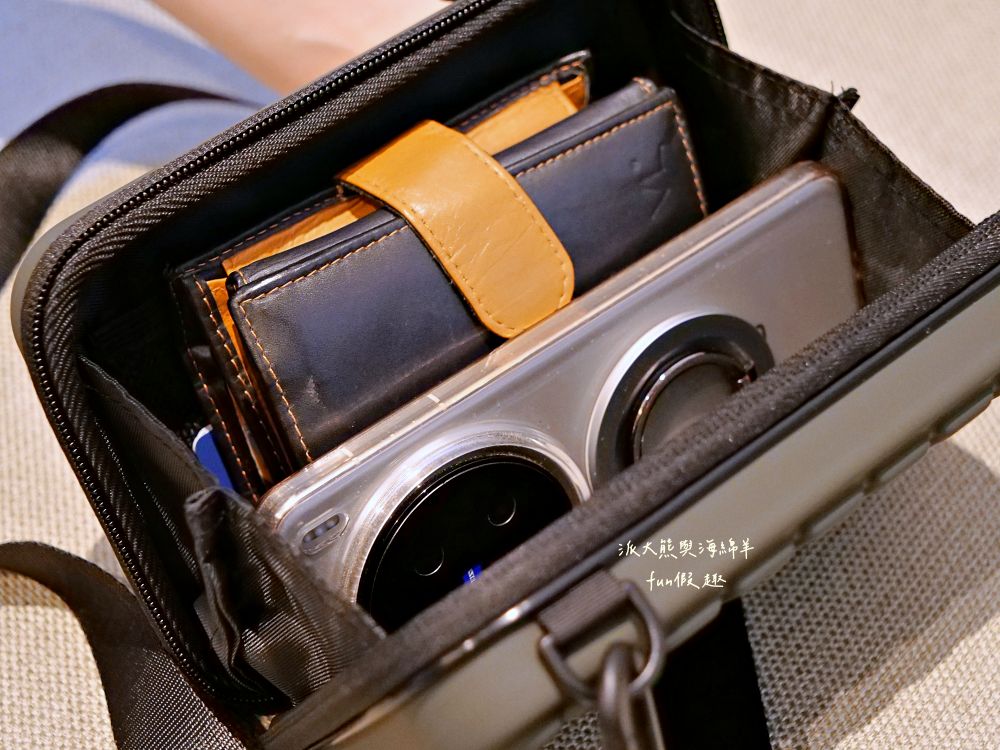 【Travel Blue 藍旅】旅途有型禮盒開箱｜英倫質感設計的必備旅行神器，寧靜頸枕+斜背包+眼罩+耳塞，隨時隨地領域展開、輕鬆打造行走的休息艙！@合作體驗