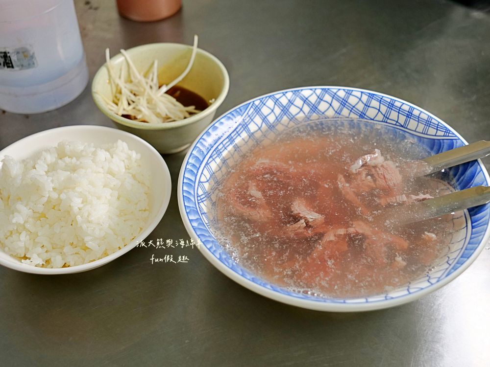 2025石精臼牛肉湯｜點心城發跡、二代接手、營業超過50年，臺南老牌溫體牛肉湯，純粹牛味直球對決，不定時提供牛腩、牛筋、骨髓、牛雜、牛舌等隱藏湯品！