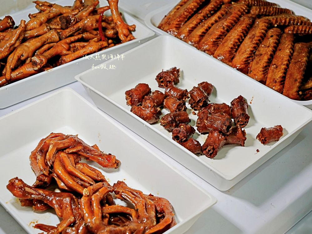 2025麻辣飄香｜中興新村第一市場正宗四川滷味，花椒直送還原川味本色，涮嘴不膩好滋味，還有麻辣飄香小龍蝦，椒麻噴香、辣勁過癮，剩餘湯頭還能煮麻辣鍋！