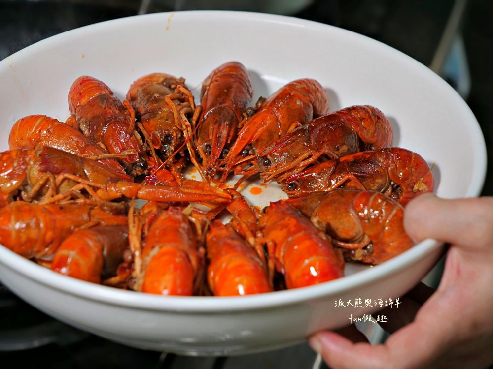 2025麻辣飄香｜中興新村第一市場正宗四川滷味，花椒直送還原川味本色，涮嘴不膩好滋味，還有麻辣飄香小龍蝦，椒麻噴香、辣勁過癮，剩餘湯頭還能煮麻辣鍋！