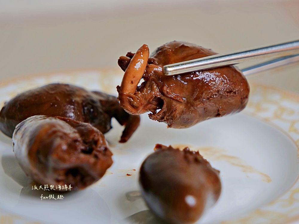 2025麻辣飄香｜中興新村第一市場正宗四川滷味，花椒直送還原川味本色，涮嘴不膩好滋味，還有麻辣飄香小龍蝦，椒麻噴香、辣勁過癮，剩餘湯頭還能煮麻辣鍋！