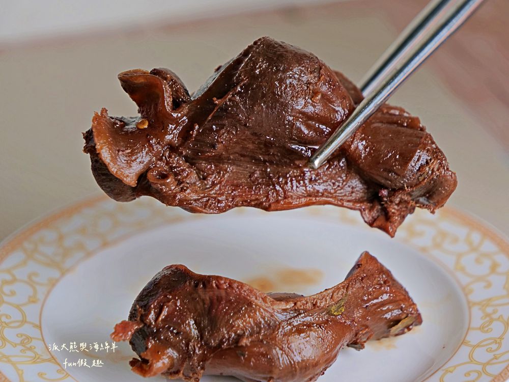 2025麻辣飄香｜中興新村第一市場正宗四川滷味，花椒直送還原川味本色，涮嘴不膩好滋味，還有麻辣飄香小龍蝦，椒麻噴香、辣勁過癮，剩餘湯頭還能煮麻辣鍋！