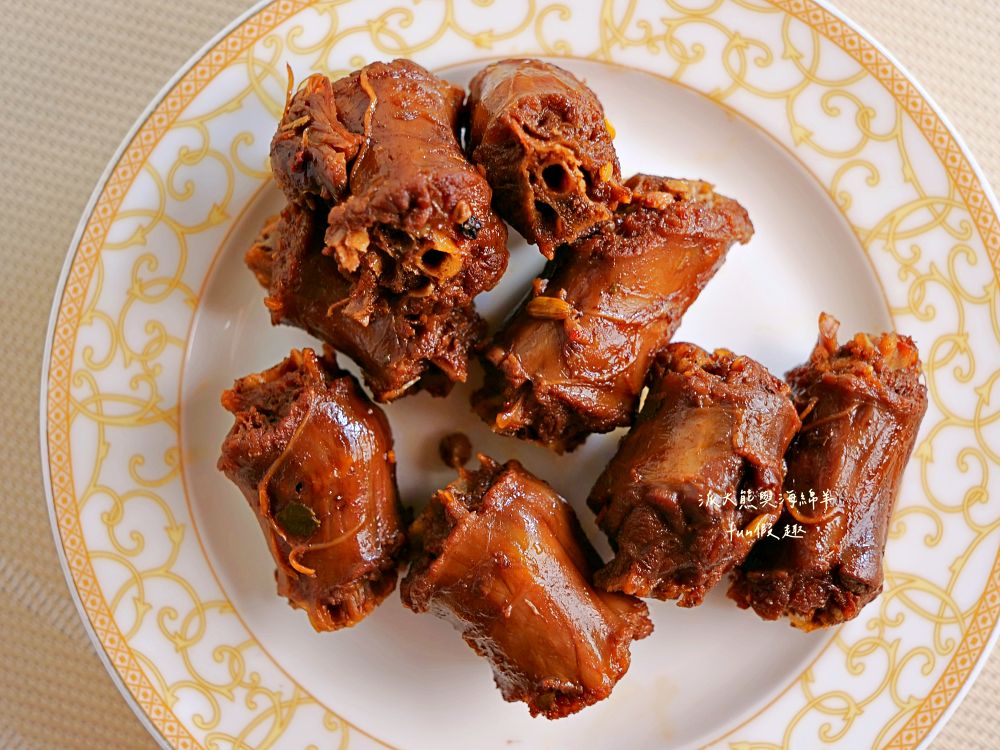 2025麻辣飄香｜中興新村第一市場正宗四川滷味，花椒直送還原川味本色，涮嘴不膩好滋味，還有麻辣飄香小龍蝦，椒麻噴香、辣勁過癮，剩餘湯頭還能煮麻辣鍋！