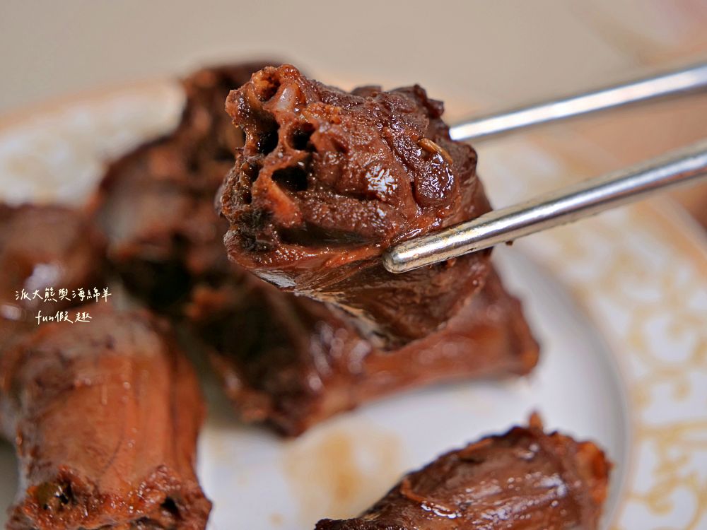 2025麻辣飄香｜中興新村第一市場正宗四川滷味，花椒直送還原川味本色，涮嘴不膩好滋味，還有麻辣飄香小龍蝦，椒麻噴香、辣勁過癮，剩餘湯頭還能煮麻辣鍋！