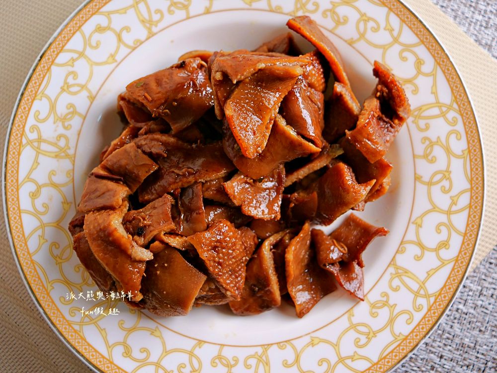 2025麻辣飄香｜中興新村第一市場正宗四川滷味，花椒直送還原川味本色，涮嘴不膩好滋味，還有麻辣飄香小龍蝦，椒麻噴香、辣勁過癮，剩餘湯頭還能煮麻辣鍋！