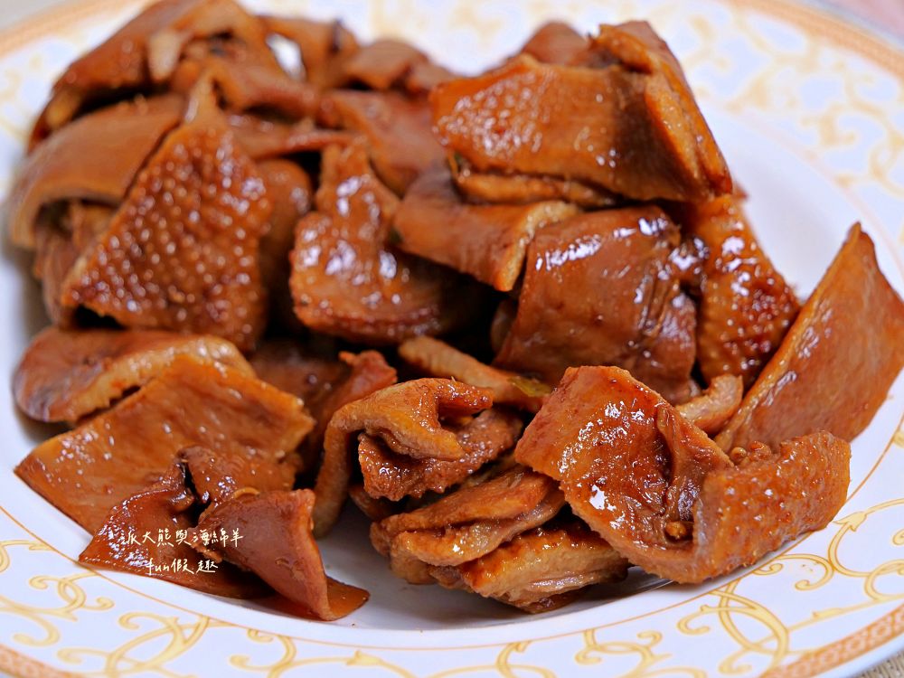 2025麻辣飄香｜中興新村第一市場正宗四川滷味，花椒直送還原川味本色，涮嘴不膩好滋味，還有麻辣飄香小龍蝦，椒麻噴香、辣勁過癮，剩餘湯頭還能煮麻辣鍋！