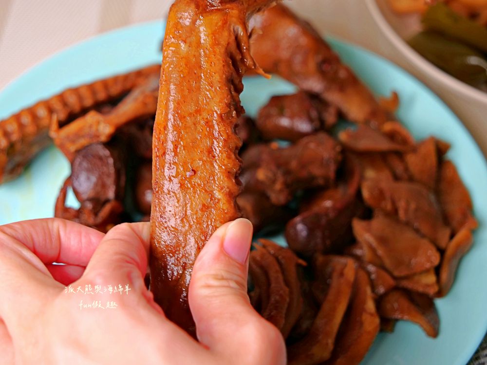 2025麻辣飄香｜中興新村第一市場正宗四川滷味，花椒直送還原川味本色，涮嘴不膩好滋味，還有麻辣飄香小龍蝦，椒麻噴香、辣勁過癮，剩餘湯頭還能煮麻辣鍋！