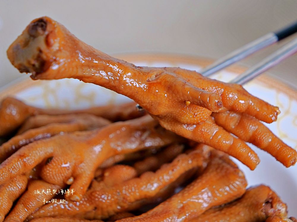 2025麻辣飄香｜中興新村第一市場正宗四川滷味，花椒直送還原川味本色，涮嘴不膩好滋味，還有麻辣飄香小龍蝦，椒麻噴香、辣勁過癮，剩餘湯頭還能煮麻辣鍋！