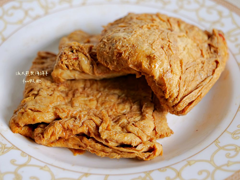 2025麻辣飄香｜中興新村第一市場正宗四川滷味，花椒直送還原川味本色，涮嘴不膩好滋味，還有麻辣飄香小龍蝦，椒麻噴香、辣勁過癮，剩餘湯頭還能煮麻辣鍋！