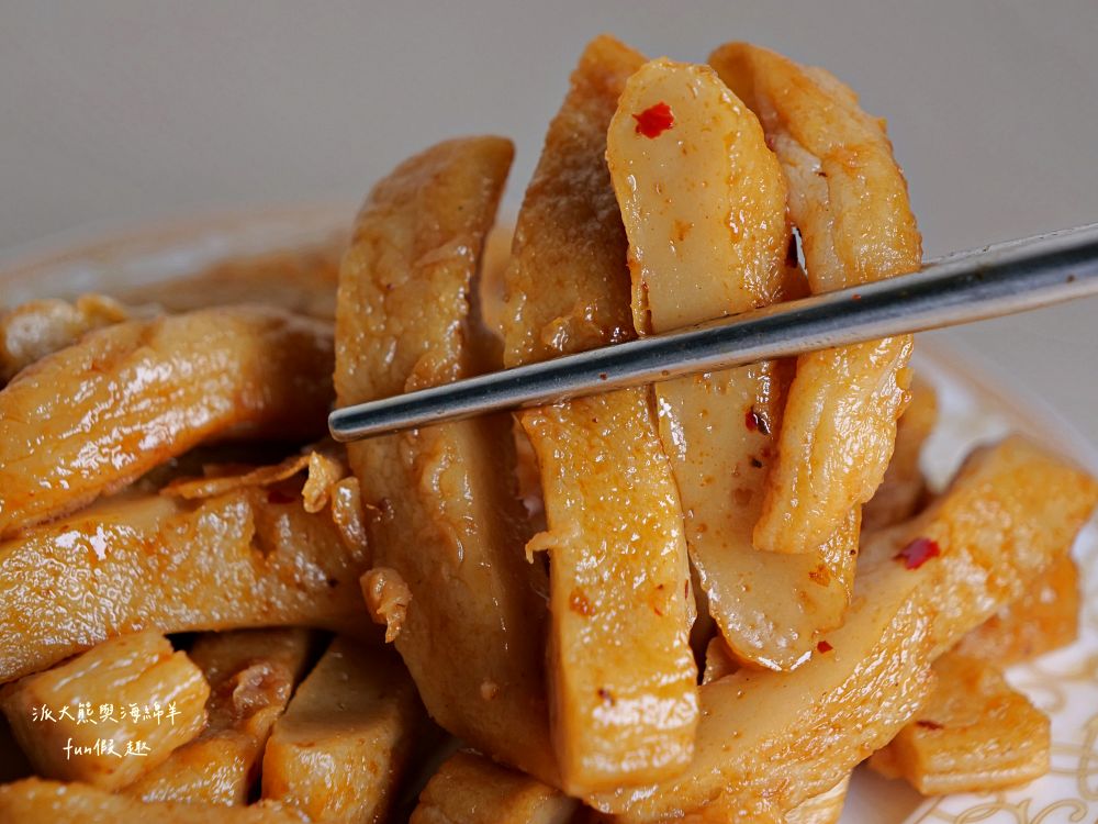 2025麻辣飄香｜中興新村第一市場正宗四川滷味，花椒直送還原川味本色，涮嘴不膩好滋味，還有麻辣飄香小龍蝦，椒麻噴香、辣勁過癮，剩餘湯頭還能煮麻辣鍋！