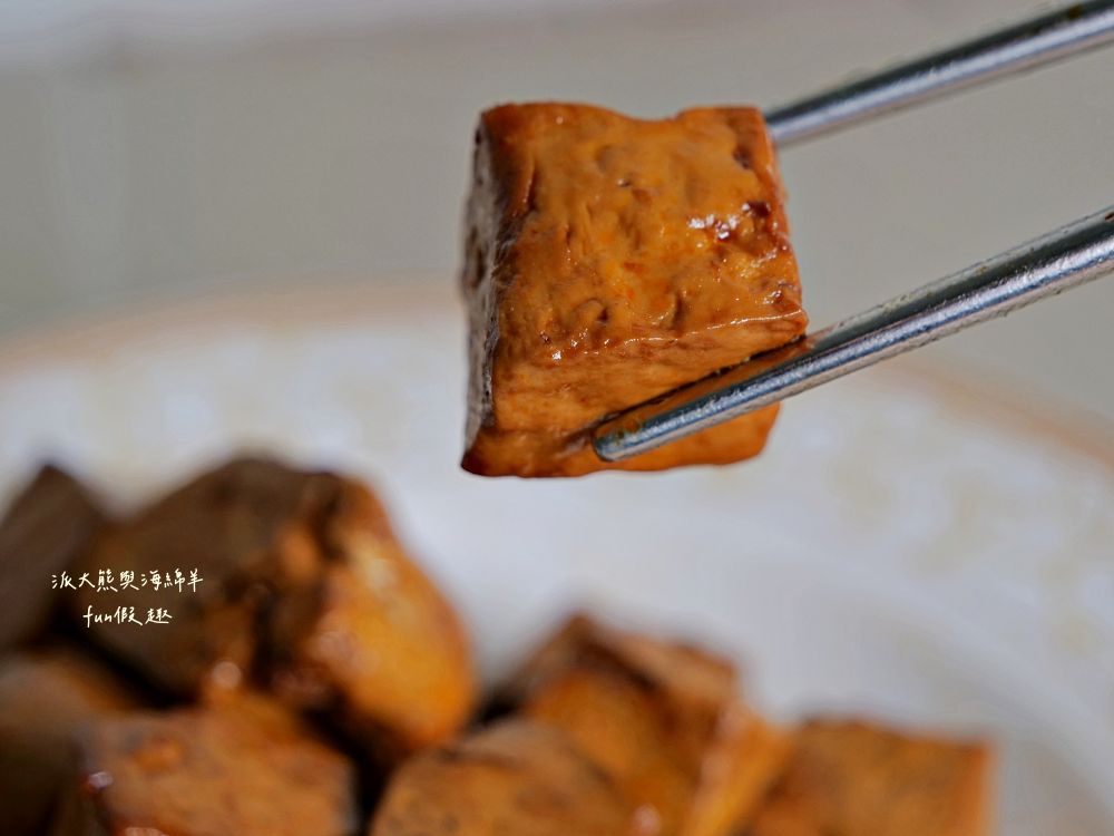 2025麻辣飄香｜中興新村第一市場正宗四川滷味，花椒直送還原川味本色，涮嘴不膩好滋味，還有麻辣飄香小龍蝦，椒麻噴香、辣勁過癮，剩餘湯頭還能煮麻辣鍋！